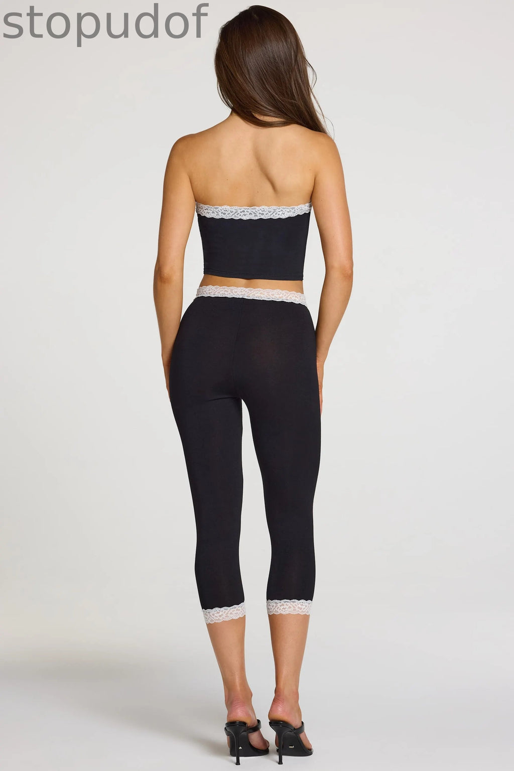 Modal Lace-Trim Mid-Rise Capri Leggings in Black