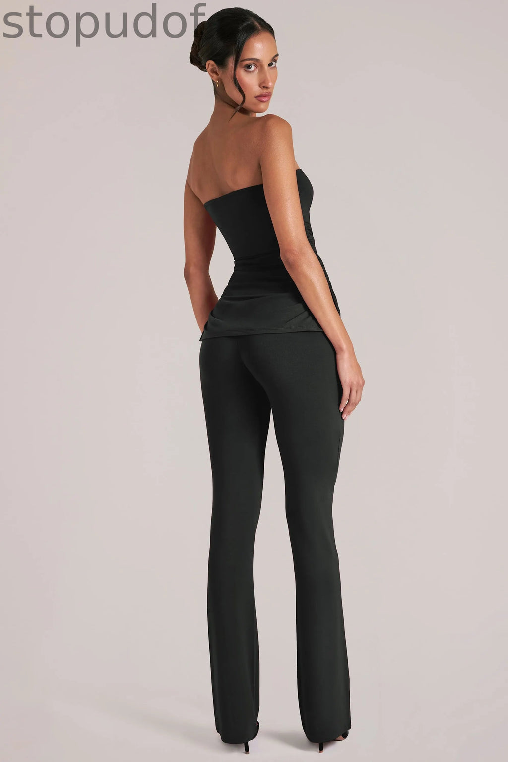 Mid-Rise Fitted Trousers  in Black