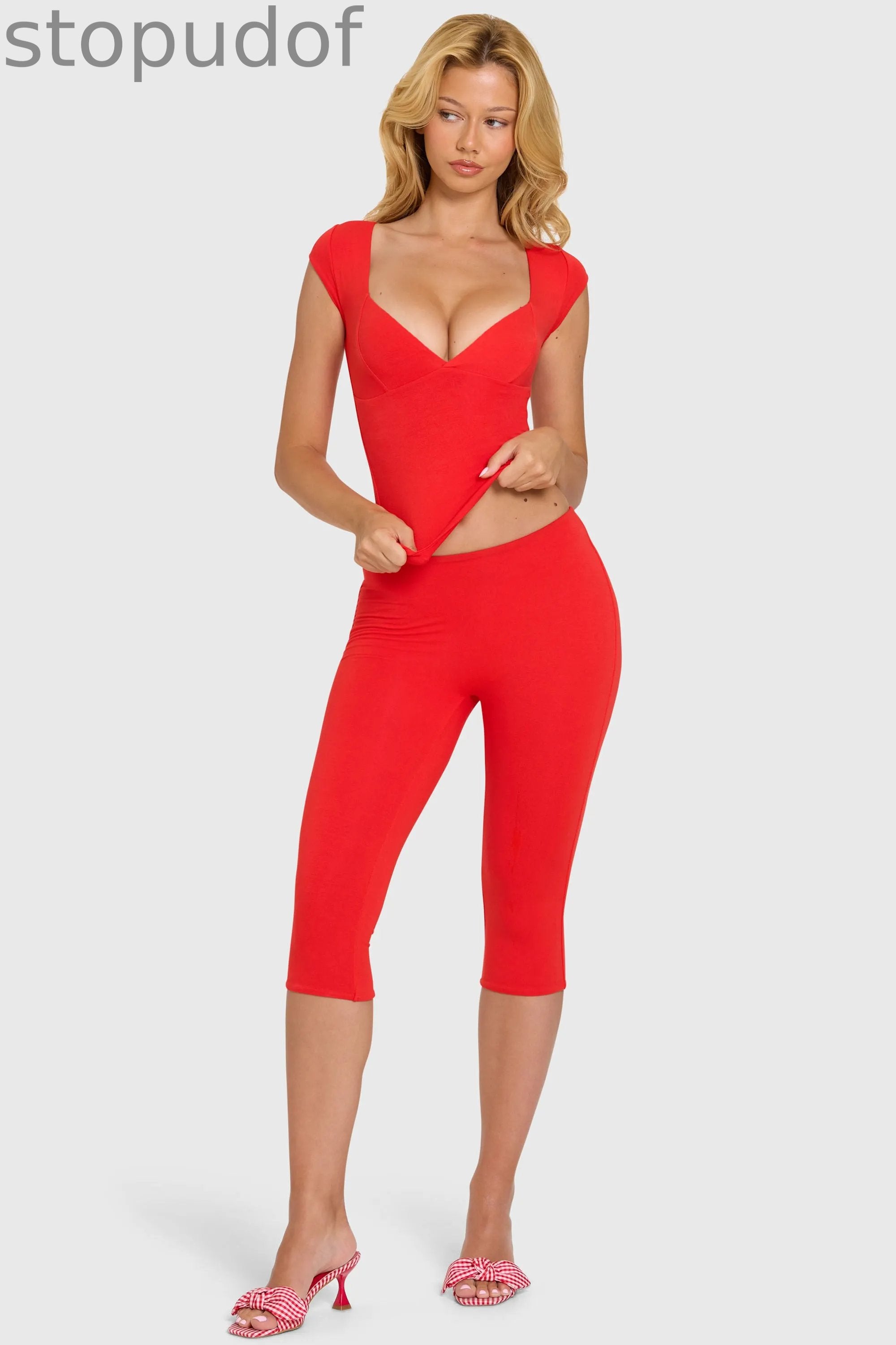 Modal Capri Leggings in Cherry
