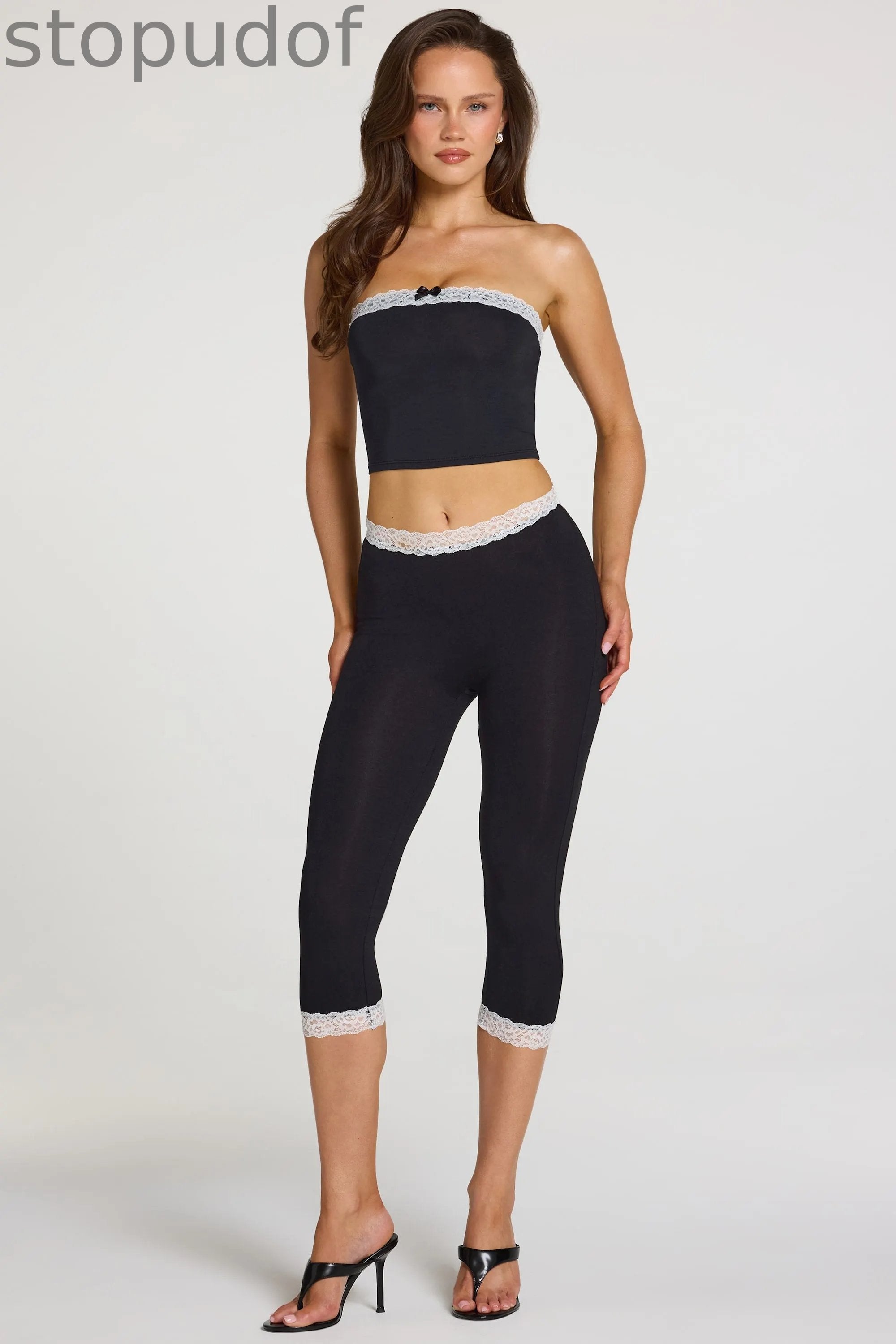 Modal Lace-Trim Mid-Rise Capri Leggings in Black