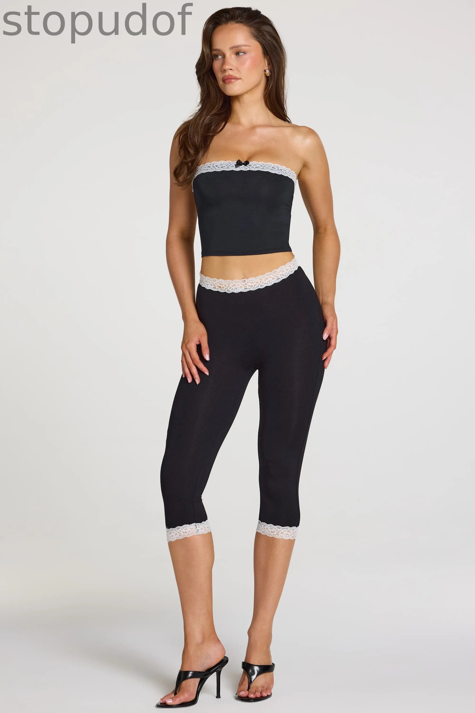 Modal Lace-Trim Mid-Rise Capri Leggings in Black
