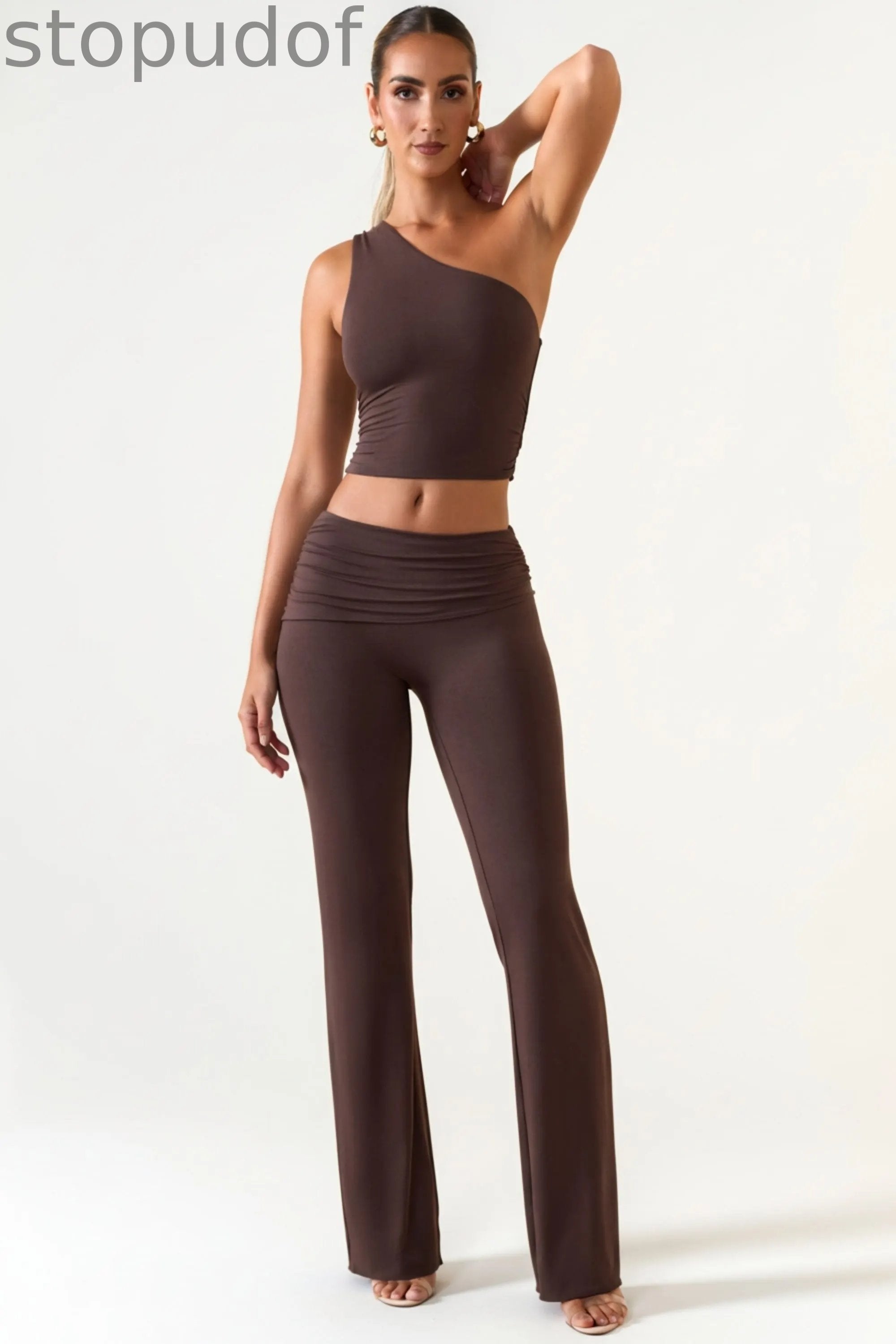 Mid-Rise Straight-Leg Trousers in Chocolate Brown