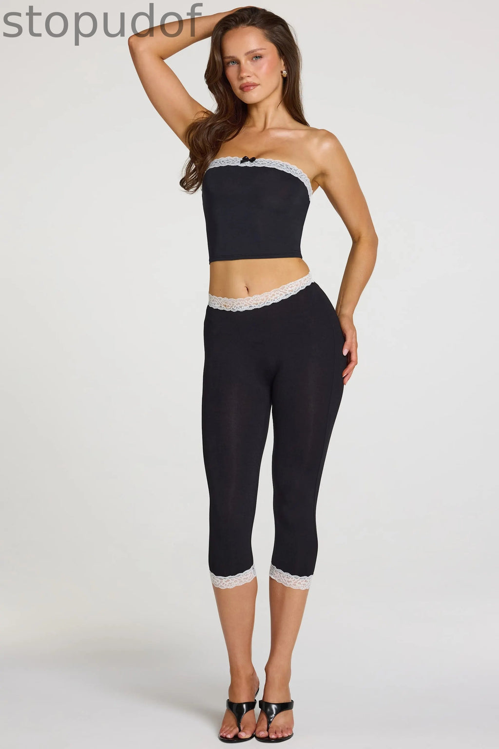 Modal Lace-Trim Mid-Rise Capri Leggings in Black