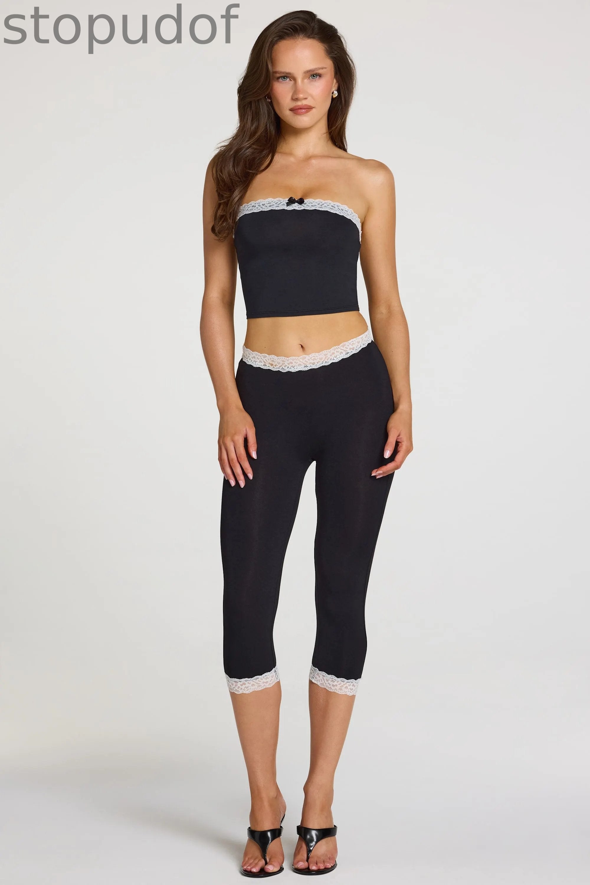 Modal Lace-Trim Mid-Rise Capri Leggings in Black