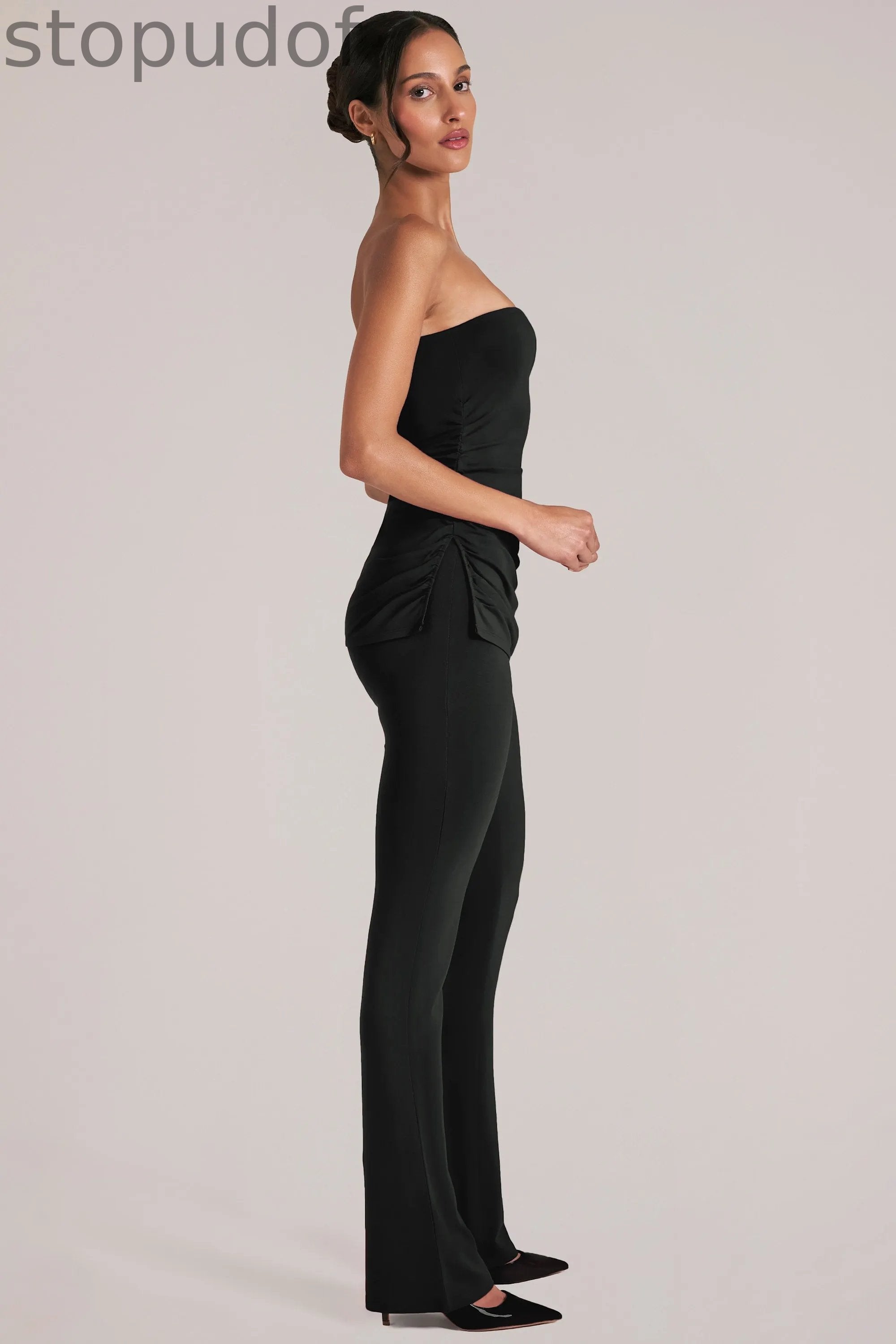 Mid-Rise Fitted Trousers  in Black
