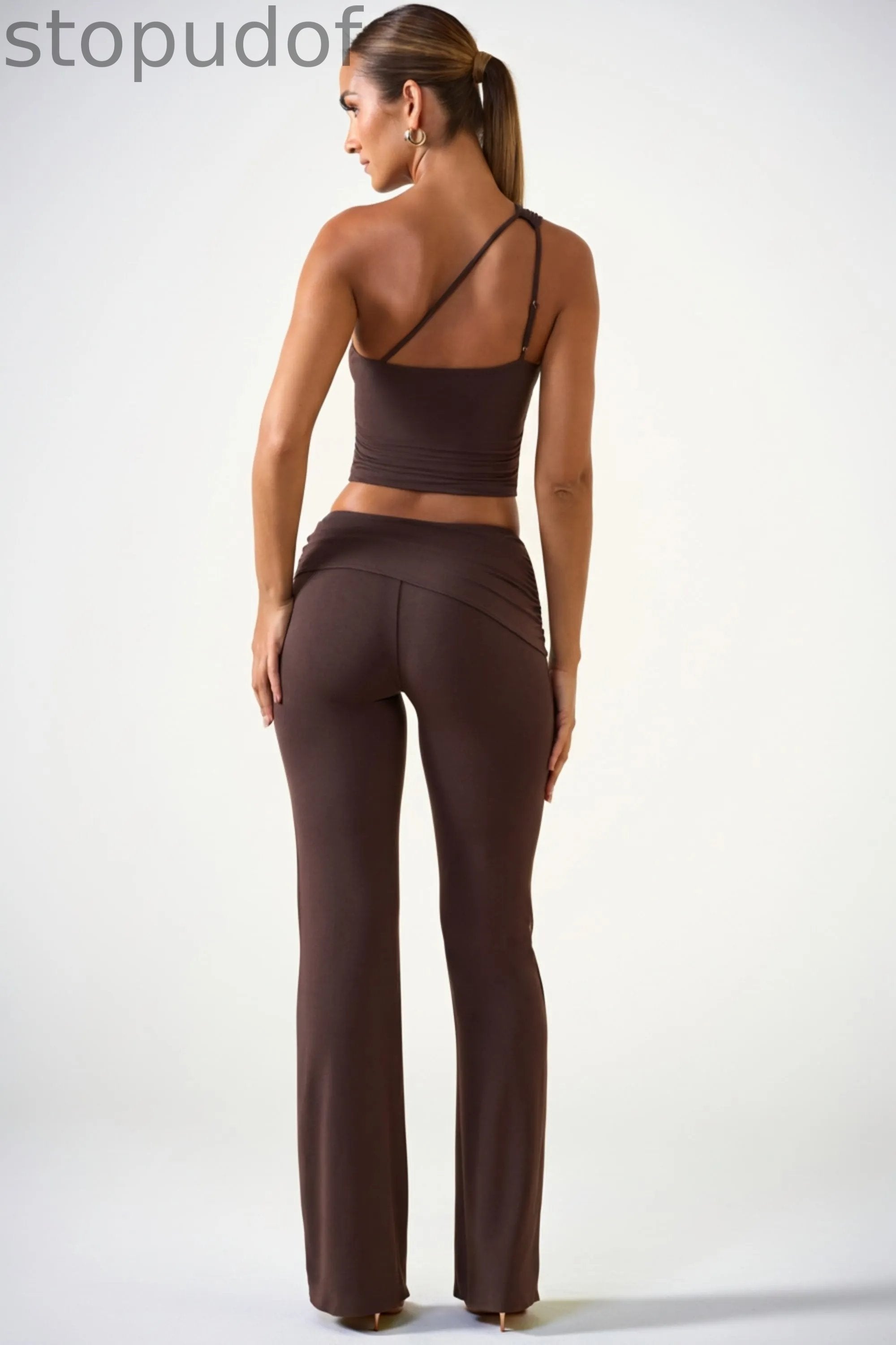 Mid-Rise Straight-Leg Trousers in Chocolate Brown