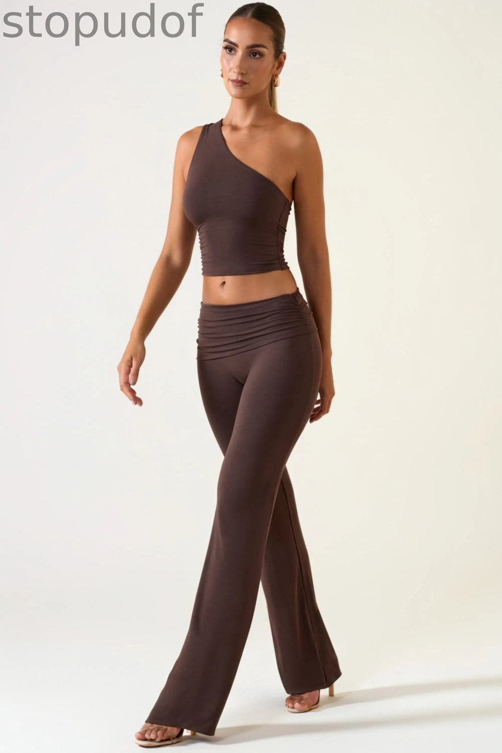 Mid-Rise Straight-Leg Trousers in Chocolate Brown