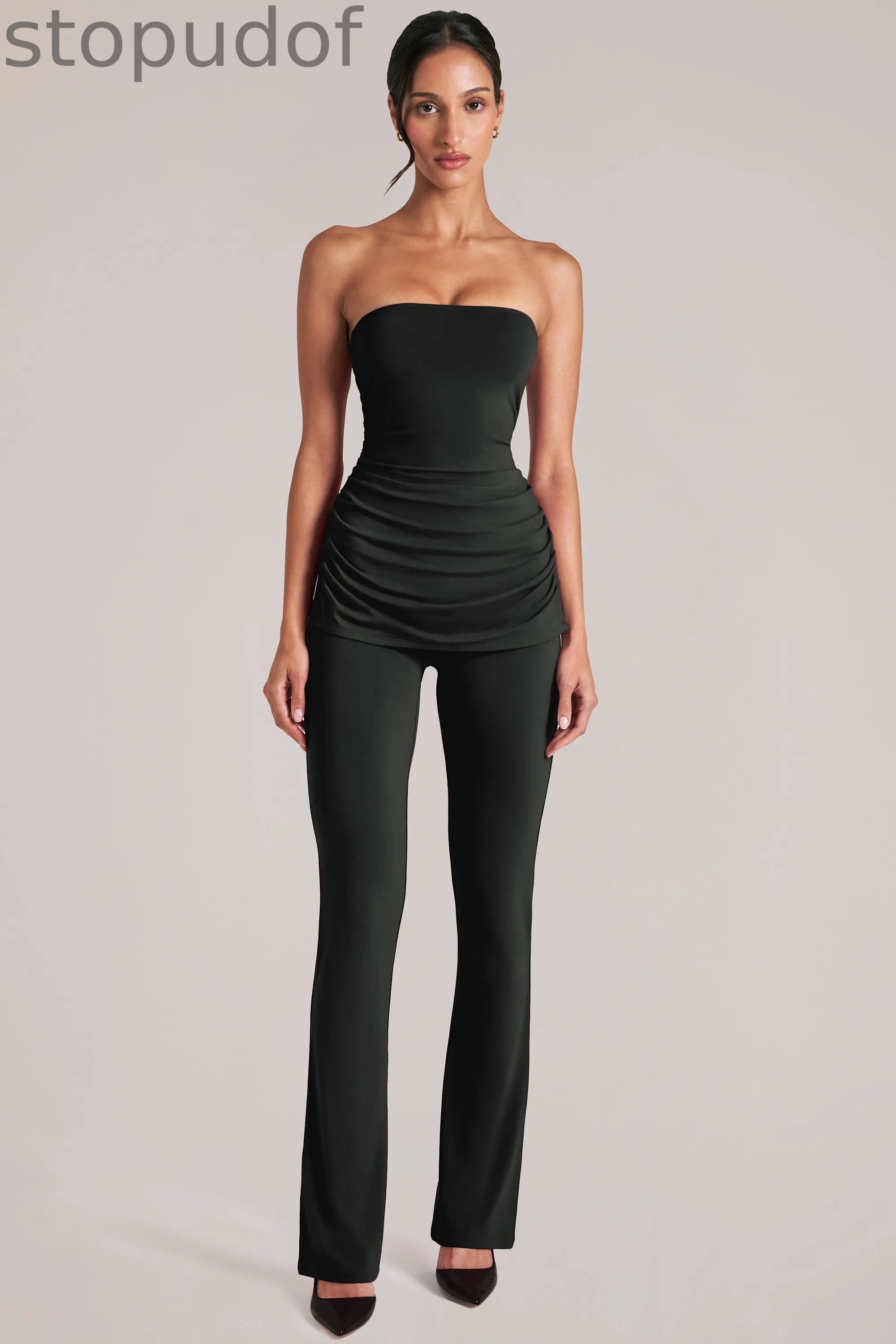 Mid-Rise Fitted Trousers  in Black